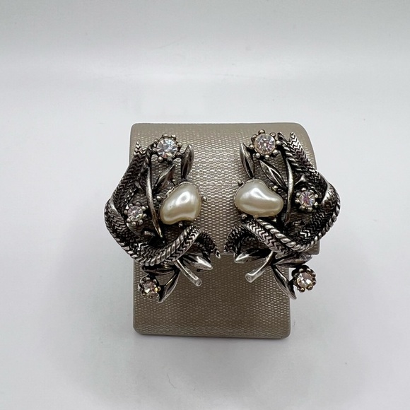 Vintage Coro Clip on Earrings Mid Century 1940s-60s - Picture 1 of 5